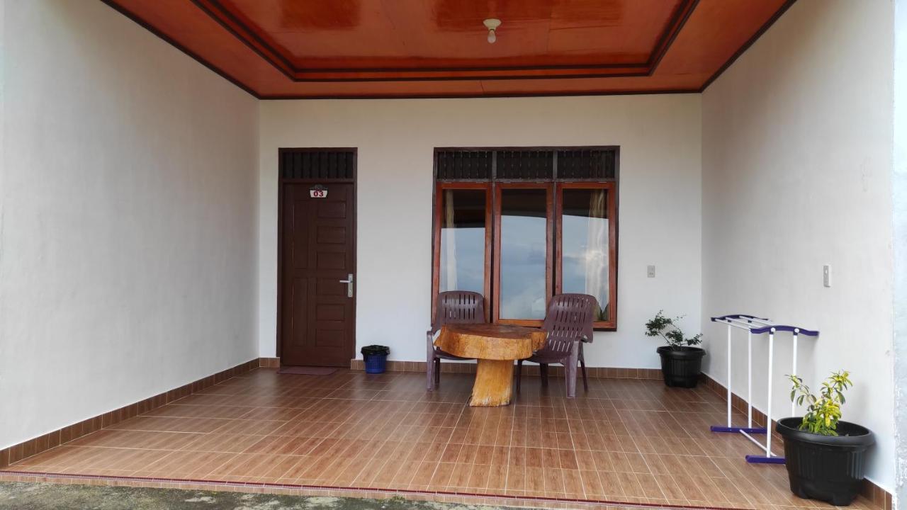Bed and Breakfast Toba Sunset Tuk Tuk Esterno foto